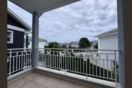 Casa de condomínio à venda com 300m², 5 quartos e 2 vagas Casa de condomínio à venda com 300m², 5 quartos e 2 vagasSuíte 3 - Varanda