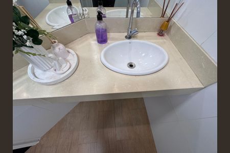 Casa de condomínio à venda com 300m², 5 quartos e 2 vagas Casa de condomínio à venda com 300m², 5 quartos e 2 vagasÁrea externa - Banheiro