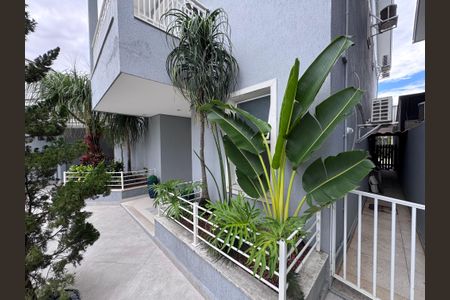 Casa de condomínio à venda com 300m², 5 quartos e 2 vagas Casa de condomínio à venda com 300m², 5 quartos e 2 vagasÁrea externa