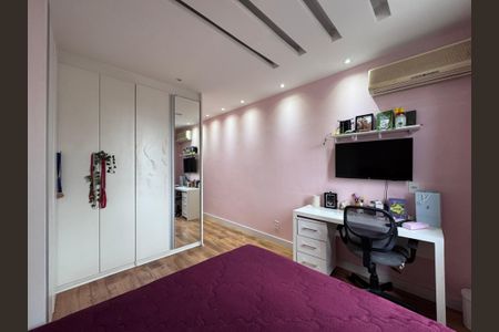 Casa de condomínio à venda com 300m², 5 quartos e 2 vagas Casa de condomínio à venda com 300m², 5 quartos e 2 vagasSuíte 2