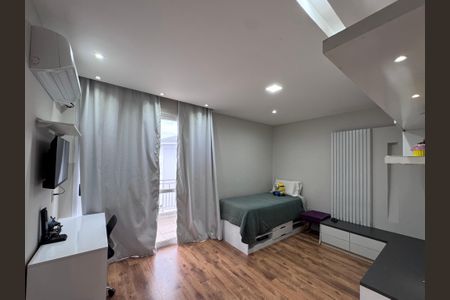 Casa de condomínio à venda com 300m², 5 quartos e 2 vagas Casa de condomínio à venda com 300m², 5 quartos e 2 vagasSuíte 3