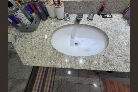 Casa de condomínio à venda com 300m², 5 quartos e 2 vagas Casa de condomínio à venda com 300m², 5 quartos e 2 vagasSuíte 2 - Banheiro