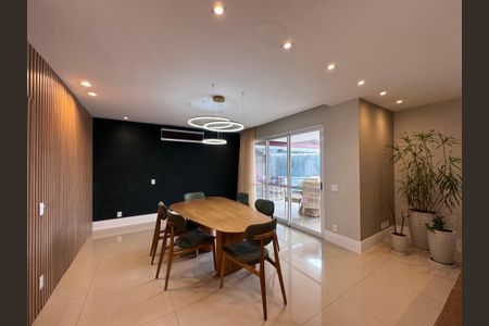 Casa de condomínio à venda com 300m², 5 quartos e 2 vagas Casa de condomínio à venda com 300m², 5 quartos e 2 vagasSala