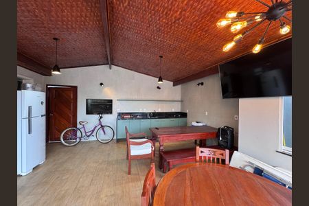 Casa de condomínio à venda com 300m², 5 quartos e 2 vagas Casa de condomínio à venda com 300m², 5 quartos e 2 vagasÁrea externa