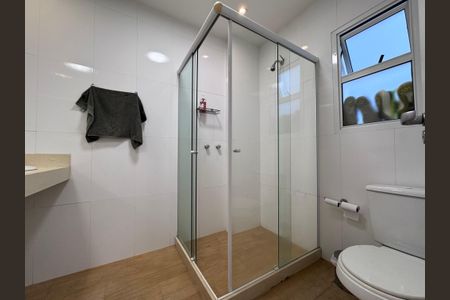 Casa de condomínio à venda com 300m², 5 quartos e 2 vagas Casa de condomínio à venda com 300m², 5 quartos e 2 vagasÁrea externa - Banheiro