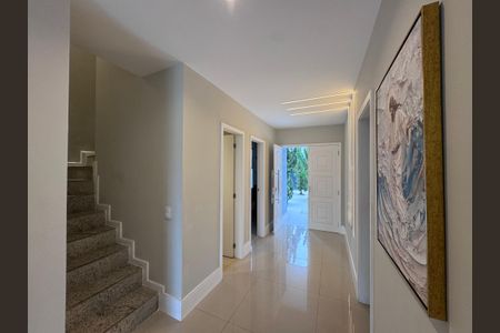 Casa de condomínio à venda com 300m², 5 quartos e 2 vagas Casa de condomínio à venda com 300m², 5 quartos e 2 vagasCorredor