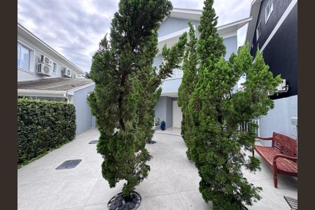 Casa de condomínio à venda com 300m², 5 quartos e 2 vagas Casa de condomínio à venda com 300m², 5 quartos e 2 vagasÁrea externa