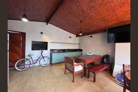 Casa de condomínio à venda com 300m², 5 quartos e 2 vagas Casa de condomínio à venda com 300m², 5 quartos e 2 vagasÁrea externa