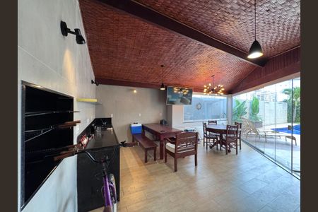 Casa de condomínio à venda com 300m², 5 quartos e 2 vagas Casa de condomínio à venda com 300m², 5 quartos e 2 vagasÁrea externa