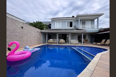 Casa de condomínio à venda com 300m², 5 quartos e 2 vagas Casa de condomínio à venda com 300m², 5 quartos e 2 vagasÁrea externa