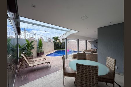 Casa de condomínio à venda com 300m², 5 quartos e 2 vagas Casa de condomínio à venda com 300m², 5 quartos e 2 vagasÁrea externa