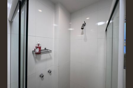 Casa de condomínio à venda com 300m², 5 quartos e 2 vagas Casa de condomínio à venda com 300m², 5 quartos e 2 vagasÁrea externa - Banheiro