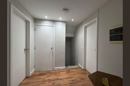 Casa de condomínio à venda com 300m², 5 quartos e 2 vagas Casa de condomínio à venda com 300m², 5 quartos e 2 vagasHall Íntimo