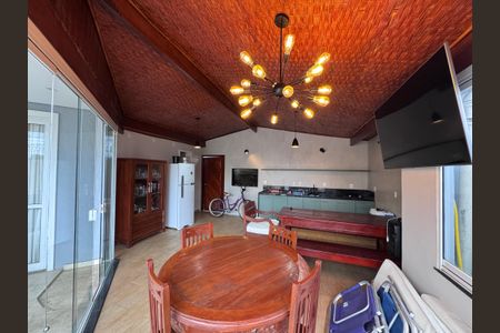 Casa de condomínio à venda com 300m², 5 quartos e 2 vagas Casa de condomínio à venda com 300m², 5 quartos e 2 vagasÁrea externa