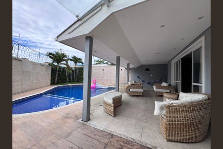 Casa de condomínio à venda com 300m², 5 quartos e 2 vagas Casa de condomínio à venda com 300m², 5 quartos e 2 vagasÁrea externa