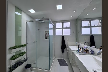 Casa de condomínio à venda com 300m², 5 quartos e 2 vagas Casa de condomínio à venda com 300m², 5 quartos e 2 vagasSuíte 1 - Banheiro