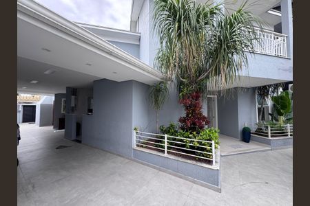 Casa de condomínio à venda com 300m², 5 quartos e 2 vagas Casa de condomínio à venda com 300m², 5 quartos e 2 vagasÁrea externa