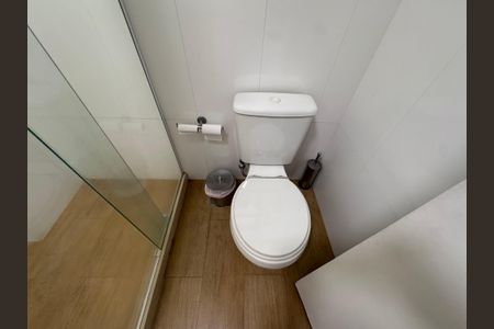 Casa de condomínio à venda com 300m², 5 quartos e 2 vagas Casa de condomínio à venda com 300m², 5 quartos e 2 vagasÁrea externa - Banheiro