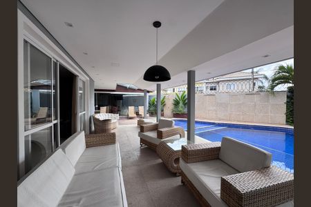 Casa de condomínio à venda com 300m², 5 quartos e 2 vagas Casa de condomínio à venda com 300m², 5 quartos e 2 vagasÁrea externa