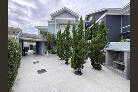 Casa de condomínio à venda com 300m², 5 quartos e 2 vagas Casa de condomínio à venda com 300m², 5 quartos e 2 vagasÁrea externa
