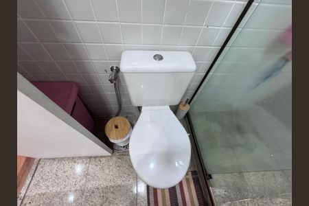 Casa de condomínio à venda com 300m², 5 quartos e 2 vagas Casa de condomínio à venda com 300m², 5 quartos e 2 vagasSuíte 2 - Banheiro