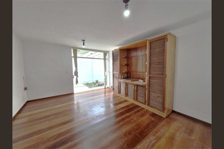 Casa à venda com 4 quartos, 344m² em Granja Julieta, São Paulo