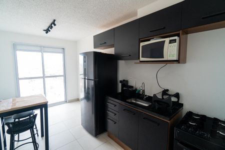Sala/Cozinha de apartamento para alugar com 1 quarto, 30m² em Jardim Itacolomi, São Paulo