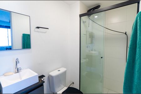 Banheiro da Suíte de apartamento para alugar com 1 quarto, 30m² em Jardim Itacolomi, São Paulo