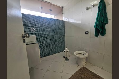 Casa à venda com 160m², 3 quartos e 2 vagasBanheiro da Suíte
