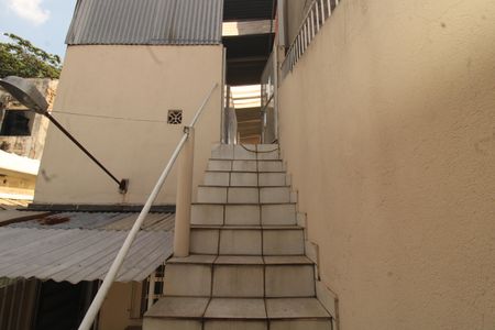 Casa para alugar com 100m², 1 quarto e sem vagaEscadas