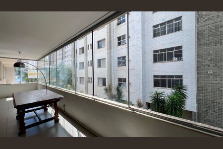 Apartamento à venda com 350m², 4 quartos e 3 vagasVaranda