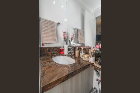 Banheiro da Suíte de apartamento à venda com 3 quartos, 69m² em Humaitá, Porto Alegre