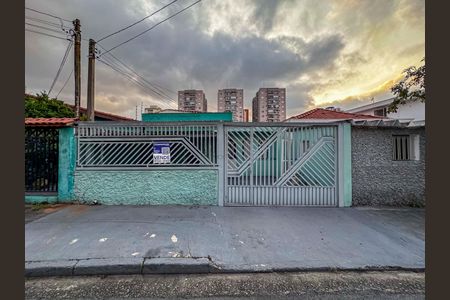 Casa para alugar com 120m², 3 quartos e 2 vagasFachada