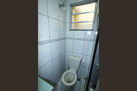 Banheiro de apartamento para alugar com 1 quarto, 55m² em Olaria, Rio de Janeiro