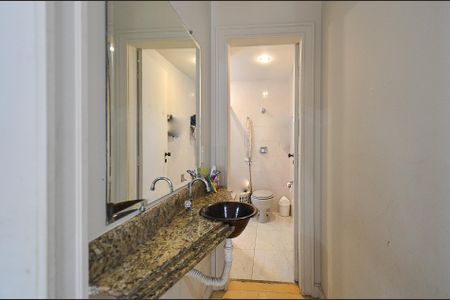 Apartamento à venda com 80m², 2 quartos e 3 vagasBanheiro Social