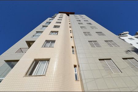 Apartamento à venda com 80m², 2 quartos e 3 vagasFachada