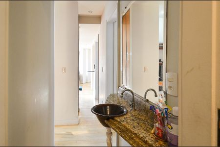 Apartamento à venda com 80m², 2 quartos e 3 vagasBanheiro Social