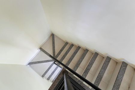 Casa à venda com 100m², 2 quartos e 1 vagaEscada