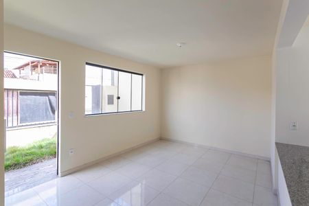 Casa à venda com 100m², 2 quartos e 1 vagaSala