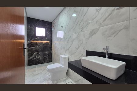 Casa à venda com 155m², 3 quartos e 4 vagasBanheiro da suíte