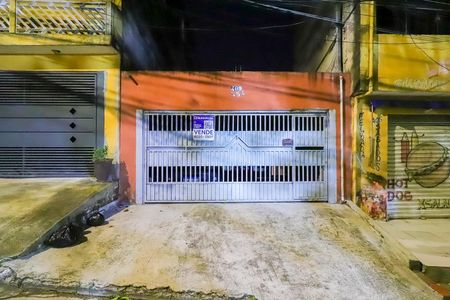 Casa à venda com 136m², 2 quartos e 2 vagasFachada
