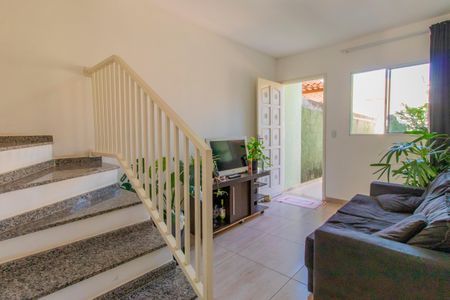 Sala de casa para alugar com 2 quartos, 58m² em Jardim Araruama, Cotia