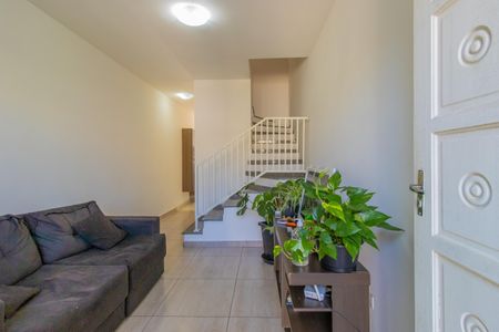 Casa para alugar com 58m², 2 quartos e 1 vaga Casa para alugar com 58m², 2 quartos e 1 vagaSala