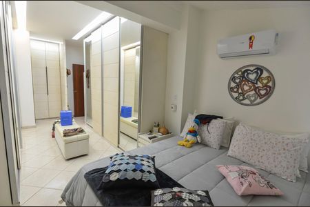 Apartamento à venda com 169m², 4 quartos e 2 vagasSuíte 1