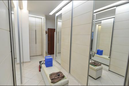 Apartamento à venda com 169m², 4 quartos e 2 vagasSuíte 1
