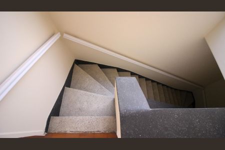 Casa à venda com 160m², 4 quartos e 1 vagaEscada