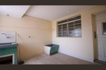 Casa à venda com 160m², 4 quartos e 1 vagaÁrea de Serviço