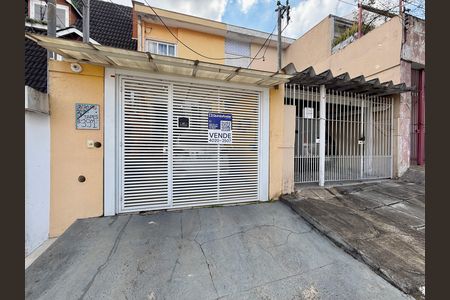 Casa à venda com 90m², 3 quartos e 1 vaga Casa à venda com 90m², 3 quartos e 1 vagaFachada