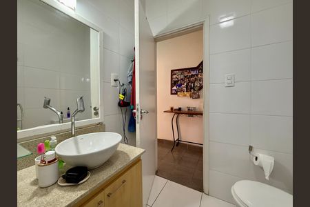 Casa à venda com 90m², 3 quartos e 1 vaga Casa à venda com 90m², 3 quartos e 1 vagaBanheiro