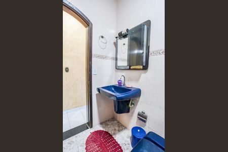 Casa à venda com 241m², 3 quartos e 3 vagasBanheiro Corredor